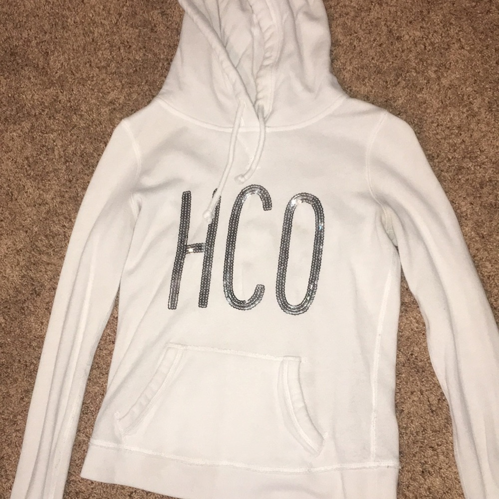 white hollister sweatshirt